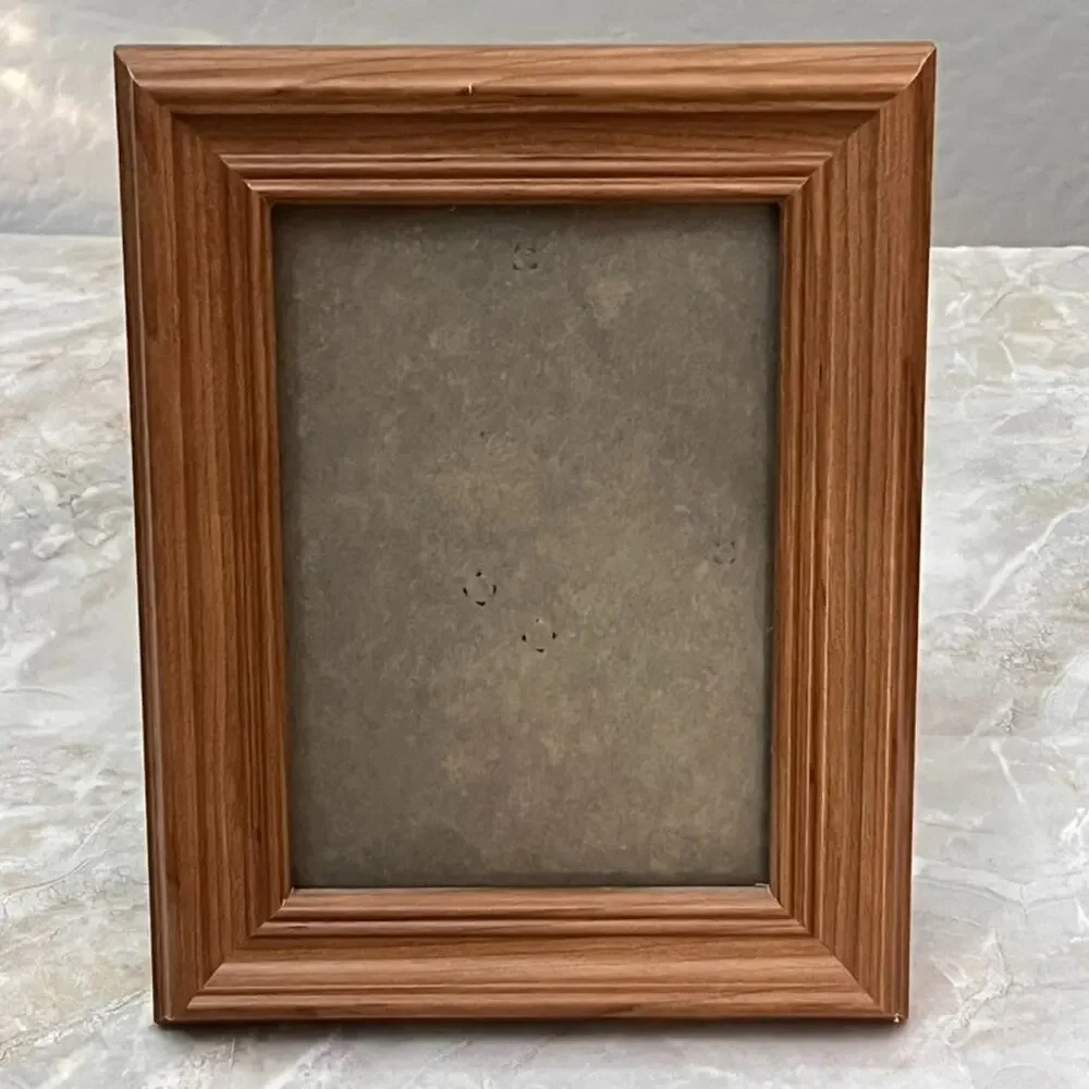 Uniek Solid Wood Picture Frame fits 5x7 in Photos Free Standing or Hung